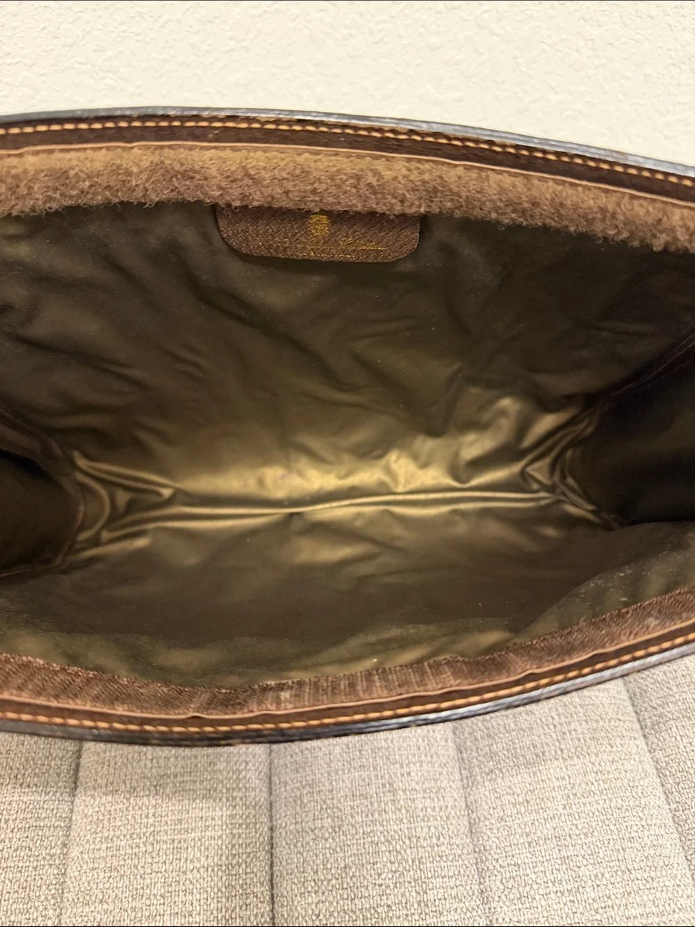 Gucci Beige GG Supreme Canvas Pouch with Green and Red Web Stripe